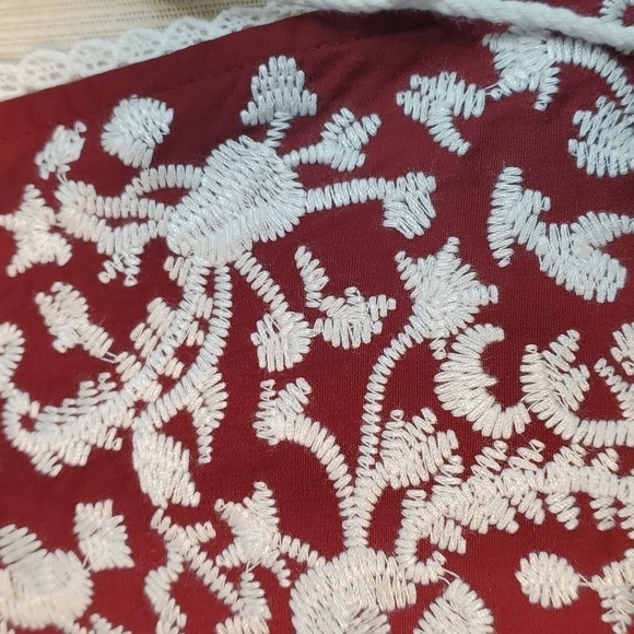 BODDYLOVE White Enbrodery burgundy rop. Med, Ruffle sleeves Piping around sleeve - Picture 3 of 9